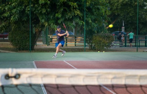 „We offer trips to French tennis tournaments that include everything: Organization, Training, Accommodation.“